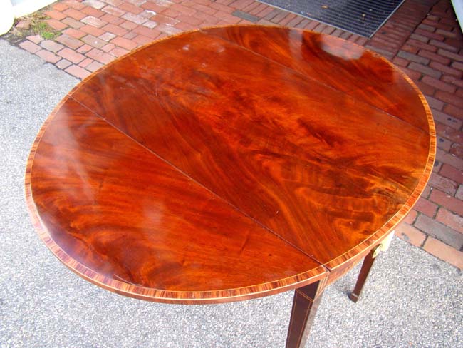 A magnificent late 18th or early 19th century mahogany HEPPLEWHITE Pembroke Table — image 4